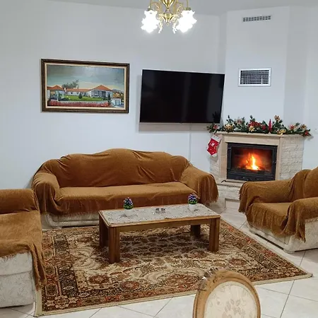 Leo Villa Florina